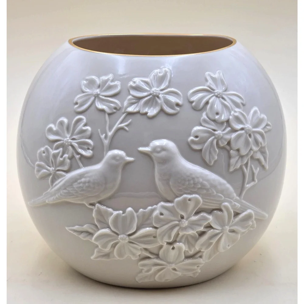 Lenox Spring Seasonal Vase Doves in a Dogwood Tree Legacy Edition 6402861 USA